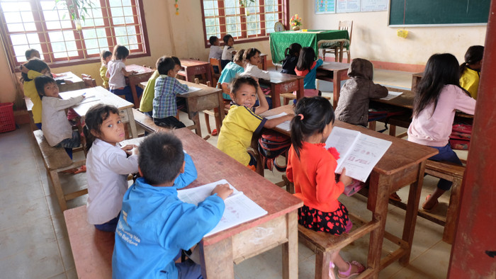 Lớp học với các em bây giờ vui hơn ở nhà. Lớp học với các em bây giờ vui hơn ở nhà.