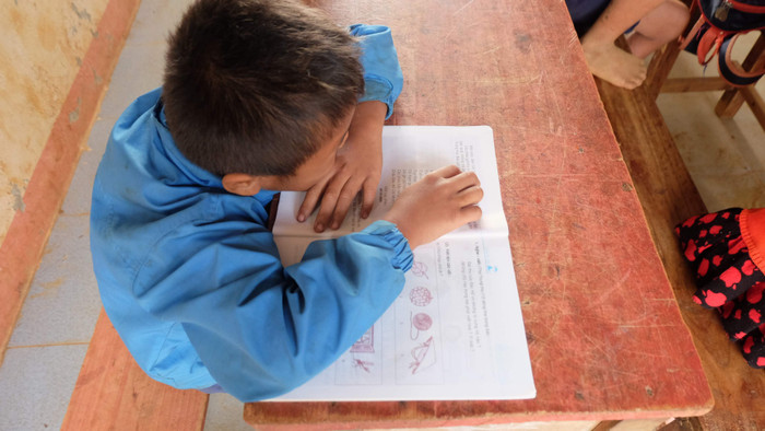 Trầm ngâm một chút khi gặp câu hỏi khó. Trầm ngâm một chút khi gặp câu hỏi khó.