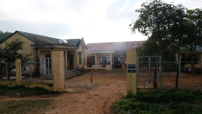 Điểm trường Măng Sông dẫu còn chưa hết khó khăn, vất vả nhưng ở đó đang và đã có những hi vọng về một tương lai tươi sáng hơn dưới chân dãy Trường Sơn. Điểm trường Măng Sông dẫu còn chưa hết khó khăn, vất vả nhưng ở đó đang và đã có những hi vọng về một tương lai tươi sáng hơn dưới chân dãy Trường Sơn.