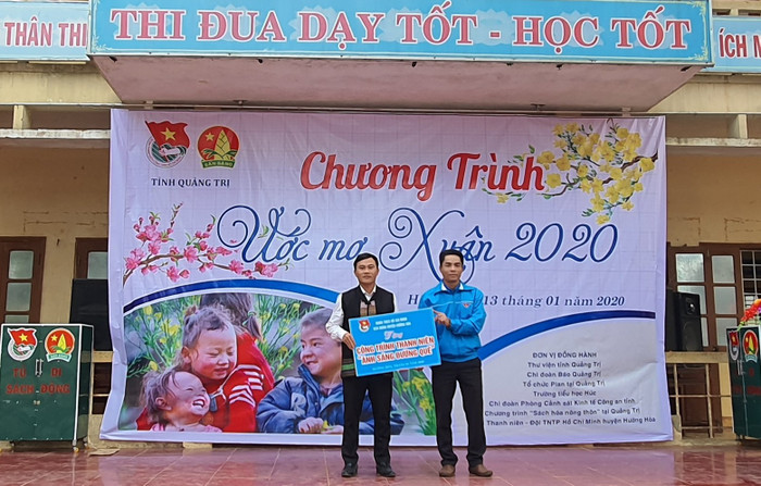 Công trình thanh niên "Ánh sáng đường quê" cũng được trao tặng. Công trình thanh niên "Ánh sáng đường quê" cũng được trao tặng.