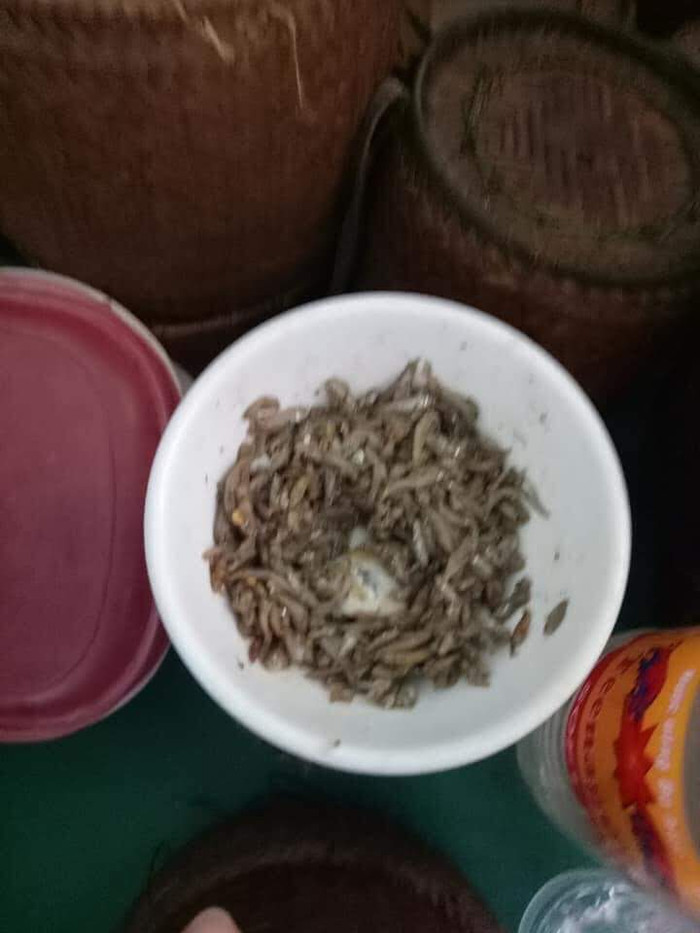 Chút cá mặn qua bữa.*