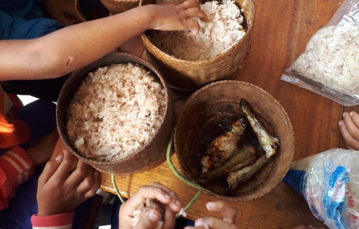 Cá được bắt tại các con suối đổ về sông Xê - Pôn.