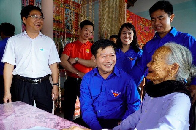 Xuân này, nhà các Mẹ ngập tiếng cười. Xuân này, nhà các Mẹ ngập tiếng cười.