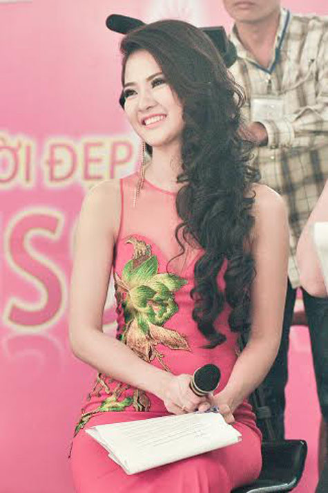 Ngồi ghế giám khảo Miss Fairy, Trần Thị Quỳnh mong muốn sẽ được chia sẻ kinh nghiệm cả những bài học của mình với các bạn thí sinh khi bước vào các cuộc thi sắc đẹp. Ngồi ghế giám khảo Miss Fairy, Trần Thị Quỳnh mong muốn sẽ được chia sẻ kinh nghiệm cả những bài học của mình với các bạn thí sinh khi bước vào các cuộc thi sắc đẹp.