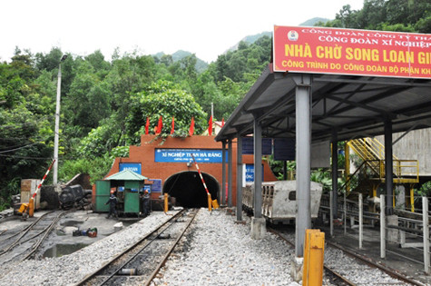 Hay tại Quảng Ninh sự cố tụt lò than tại lò chợ ngang nghiêng mức +20 tại phân xưởng khai thác 2, Xí nghiệp than Hà Ráng, thuộc Công ty trách nhiệm hữu hạn một thành viên than Hạ Long (Vinacomin), tỉnh Quảng Ninh, làm một công nhân tử vong.