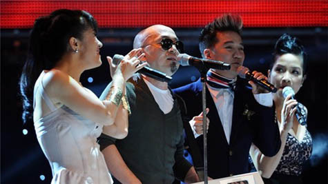 4 HLV Giọng hát Việt mùa thứ 2. Từ trái qua phải: Hồng Nhung, Quốc Trung, Đàm Vĩnh Hưng, Mỹ Linh.h 4 HLV Giọng hát Việt mùa thứ 2. Từ trái qua phải: Hồng Nhung, Quốc Trung, Đàm Vĩnh Hưng, Mỹ Linh.h