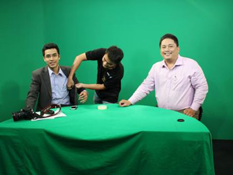 Hình tác giả cùng Host/Producer Quốc Khánh – Chương Trình hành trang nghề nghiệp Hình tác giả cùng Host/Producer Quốc Khánh – Chương Trình hành trang nghề nghiệp