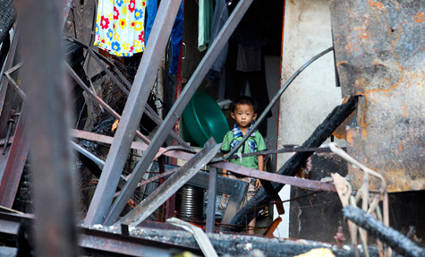 Ánh mắt ngây thơ của đứa trẻ đầy xót xa Ánh mắt ngây thơ của đứa trẻ đầy xót xa