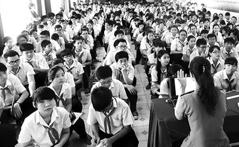 Đổi mới hình thức để nâng cao hiệu quả công tác tuyên truyền. Đổi mới hình thức để nâng cao hiệu quả công tác tuyên truyền.