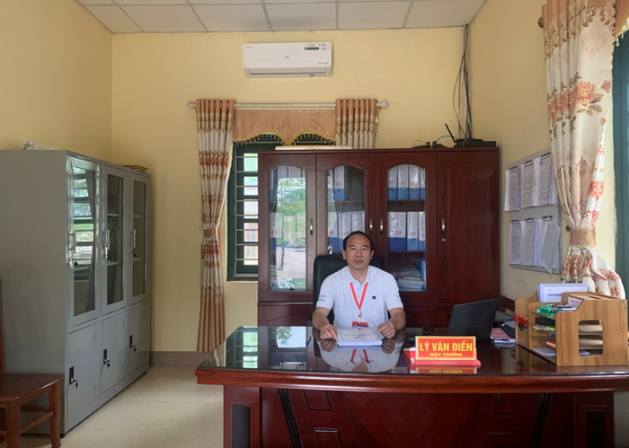 Thầy Lý Văn Điền, Hiệu trưởng Trường Tiểu học Yên Trạch (Thái Nguyên)