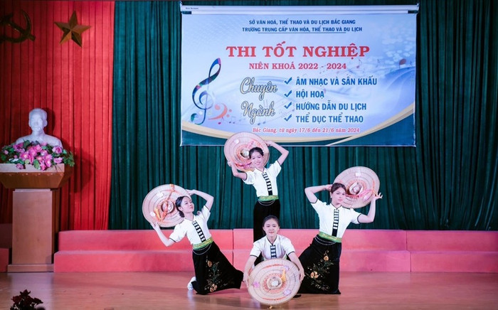 Học sinh Trường Trung cấp Văn hóa, Thể thao và Du lịch Bắc Giang. Ảnh: webiste nhà trường tn3.jpg