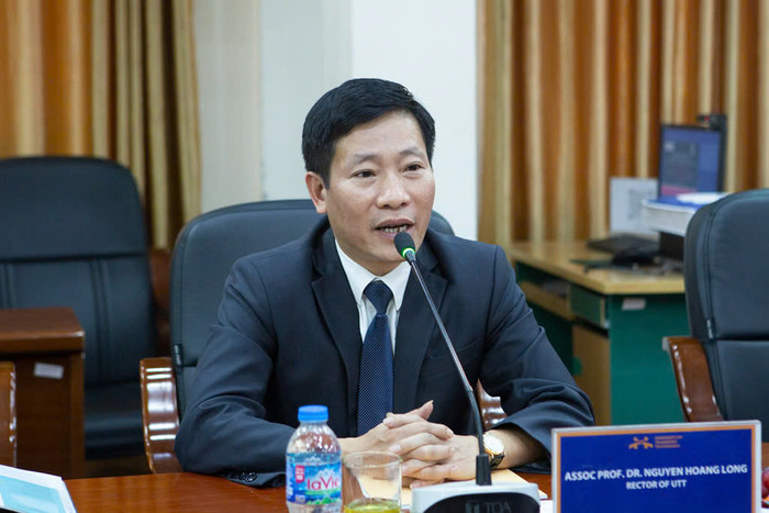 Phó Giáo sư, Tiến sĩ Nguyễn Hoàng Long, Hiệu trưởng Trường Đại học Công nghệ Giao thông vận tải chia sẻ tại lễ kí kết UTT2.jpg