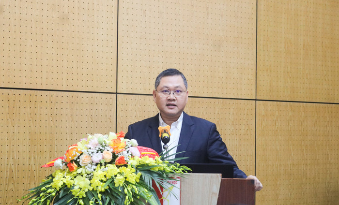 Tiến sĩ Vũ Xuân Hùng - Trưởng ban Quản lý các khu công nghệ cao và khu công nghiệp thành phố Hà Nội chia sẻ tại hội thảo. Ảnh: DN IMG_8648.jpg