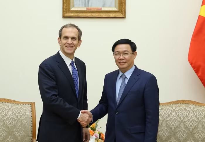 Phó Thủ tướng Vương Đình Huệ tiếp ông Kent Walker, Phó Chủ tịch tập đoàn Google. Ảnh: VGP/Thành Chung