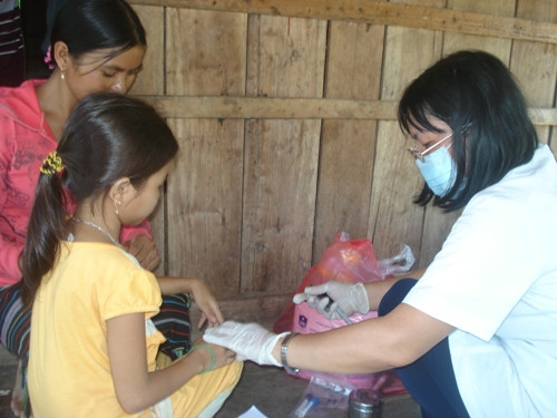 Rất nhiều đoàn công tác về vùng “bệnh lạ” nhưng vẫn chưa tìm được nguyên nhân của căn bệnh quái ác này. Rất nhiều đoàn công tác về vùng “bệnh lạ” nhưng vẫn chưa tìm được nguyên nhân của căn bệnh quái ác này.