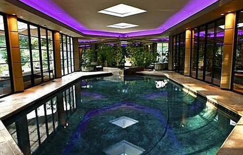3. Bể bơi của nhà Idyllic tại Illinois. Giá nhà: 7,9 triệu USD Bể bơi trong nhà với kiến trúc ấm cúng và sang trọng này giúp xóa tan lạnh giá của mùa đông tại bang Illinois. Idyllic nằm bên trong ngôi nhà nằm cách thành phố Chicago hơn 60 km về phía tây. Ngôi nhà có 6 phòng ngủ, 7 phòng tắm hiện đại, trên tổng diện tích hơn 10 hecta, bao gồm khu vườn theo lối Nhật Bản rộng 2 hecta. 3. Bể bơi của nhà Idyllic tại Illinois. Giá nhà: 7,9 triệu USD Bể bơi trong nhà với kiến trúc ấm cúng và sang trọng này giúp xóa tan lạnh giá của mùa đông tại bang Illinois. Idyllic nằm bên trong ngôi nhà nằm cách thành phố Chicago hơn 60 km về phía tây. Ngôi nhà có 6 phòng ngủ, 7 phòng tắm hiện đại, trên tổng diện tích hơn 10 hecta, bao gồm khu vườn theo lối Nhật Bản rộng 2 hecta.