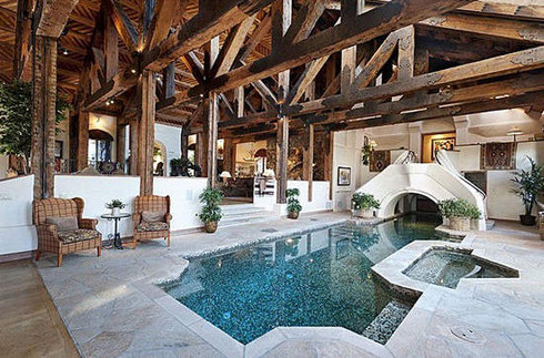 4. Bể bơi trong nhà Temptation tại bang Colorado. Giá nhà: 9,995 triệu USD Cùng với đá cẩm thạch và hình dáng độc đáo, phần mái vòm bằng gỗ cao đem lại vẻ phóng khoáng và nhưng vẫn sang trọng cho bể bơi. Bể bơi nằm bên trong ngôi nhà 6 phòng ngủ hướng ra các khu trượt tuyết rộng lớn. 4. Bể bơi trong nhà Temptation tại bang Colorado. Giá nhà: 9,995 triệu USD Cùng với đá cẩm thạch và hình dáng độc đáo, phần mái vòm bằng gỗ cao đem lại vẻ phóng khoáng và nhưng vẫn sang trọng cho bể bơi. Bể bơi nằm bên trong ngôi nhà 6 phòng ngủ hướng ra các khu trượt tuyết rộng lớn.