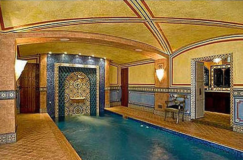 6. Bể bơi trong nhà tại Greenwich, bang Connecticut. Giá nhà: 4,495 triệu USD Ngôi nhà với kiến trúc cổ đại này từng được rao bán với giá 4,495 triệu USD nhưng hiện chỉ còn 1,1 triệu USD. Bên trong ngôi nhà rộng hơn 2.500 m2 này là bể bơi theo lối cổ đại và được trang trí nhiều màu sắc. Tất cả mang lại cho bể bơi vẻ vui tươi, sảng khoái mà không kém phần sang trọng. 6. Bể bơi trong nhà tại Greenwich, bang Connecticut. Giá nhà: 4,495 triệu USD Ngôi nhà với kiến trúc cổ đại này từng được rao bán với giá 4,495 triệu USD nhưng hiện chỉ còn 1,1 triệu USD. Bên trong ngôi nhà rộng hơn 2.500 m2 này là bể bơi theo lối cổ đại và được trang trí nhiều màu sắc. Tất cả mang lại cho bể bơi vẻ vui tươi, sảng khoái mà không kém phần sang trọng.