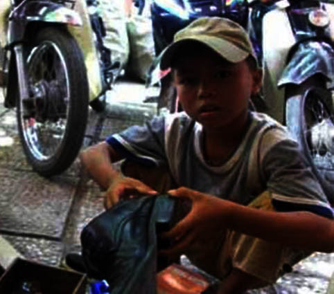 Lúc nào nụ cười cũng thường trực trên môi.