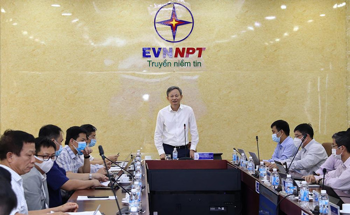 Tổng giám đốc EVN – Trần Đình Nhân phát biểu chỉ đạo tại cuộc họp. Tổng giám đốc EVN – Trần Đình Nhân phát biểu chỉ đạo tại cuộc họp.