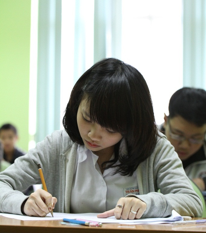 Sinh viên tham gia tuyển sinh ĐH FPT Sinh viên tham gia tuyển sinh ĐH FPT