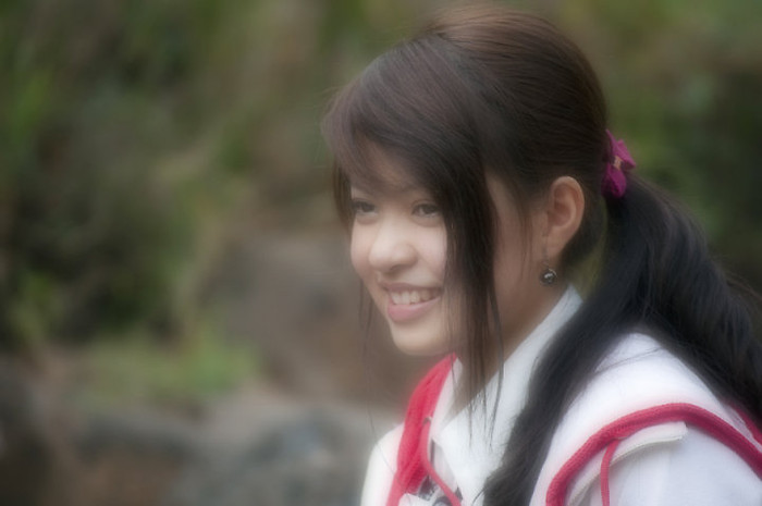 Phan Thị Hoàng Yến mang vẻ đẹp đậm chất nữ sinh