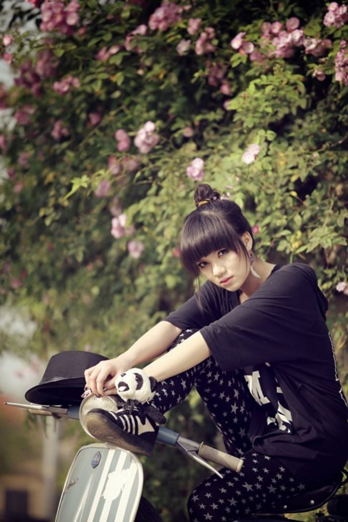 Quỳnh Hoa là một người có tính cách năng động, thích khám phá, cá tính Quỳnh Hoa là một người có tính cách năng động, thích khám phá, cá tính