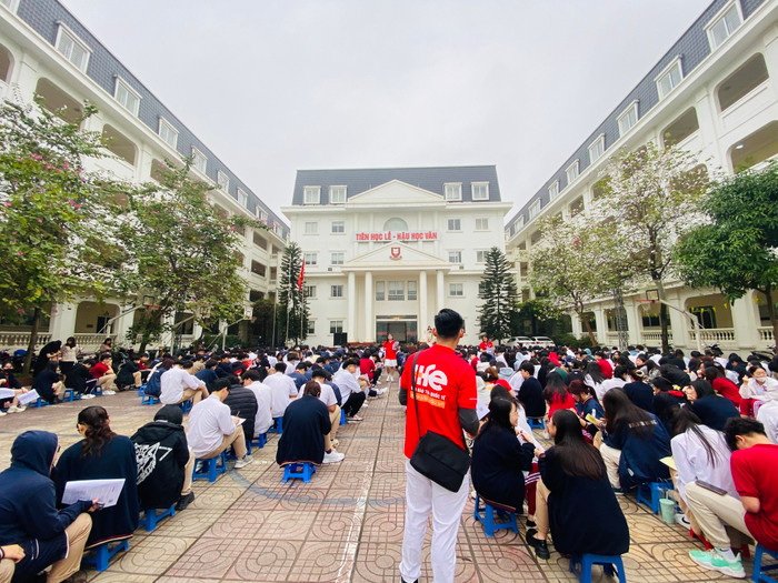 Học sinh Trường Trung học phổ thông Khoa học giáo dục tại một sự kiện. Ảnh: Trung học phổ thông Khoa học giáo dục THPT Khoa hoc giao duc.jpg