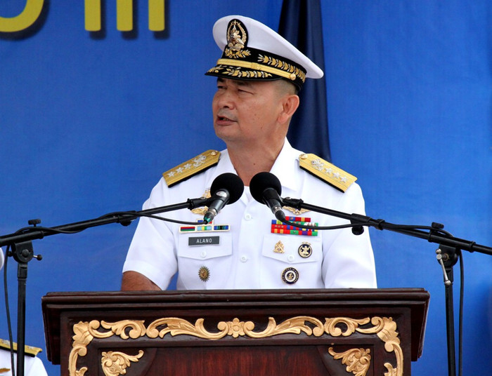 Tư lệnh Hải quân Philippines, Phó đô đốc Jose Luis Alano .