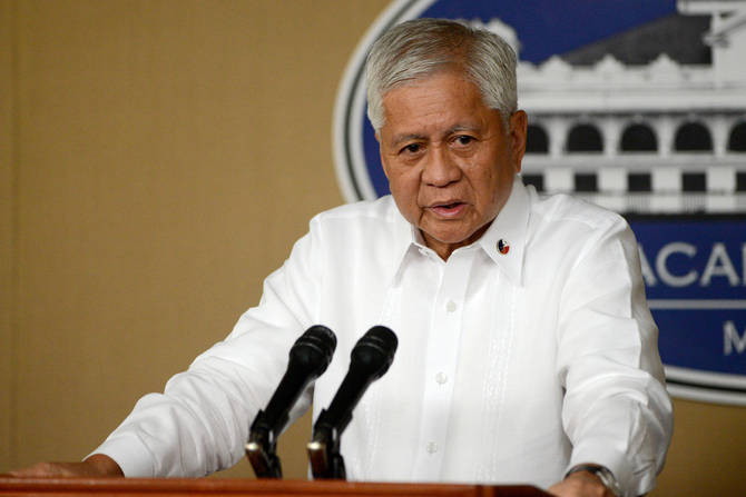 Ngoại trưởng Philippines Albert del Rosario. Ngoại trưởng Philippines Albert del Rosario.