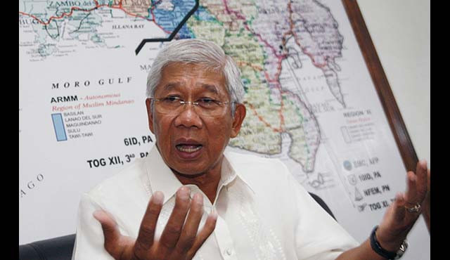 Bộ trưởng Quốc phòng Philippines Voltaire Gazmin. Bộ trưởng Quốc phòng Philippines Voltaire Gazmin.