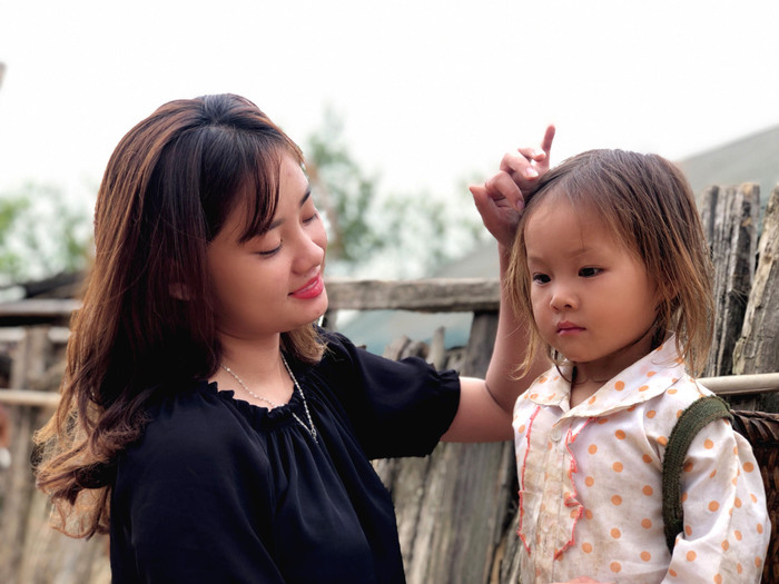 Tình yêu thương học trò giúp cô giáo trẻ vượt qua muôn vàn khó khăn để tiếp tục hành trình cõng chữ lên non cao. Ảnh: NVCC Tình yêu thương học trò giúp cô giáo trẻ vượt qua muôn vàn khó khăn để tiếp tục hành trình cõng chữ lên non cao. Ảnh: NVCC