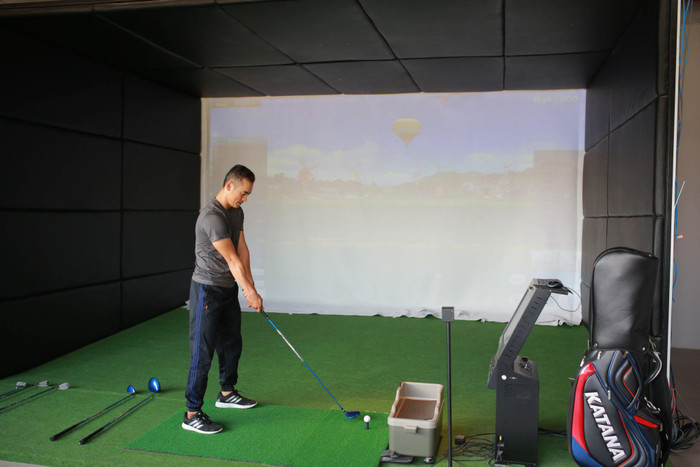 Sân golf mô phỏng ở Trường Đại học Quốc tế Hồng Bàng. Sân golf mô phỏng ở Trường Đại học Quốc tế Hồng Bàng.