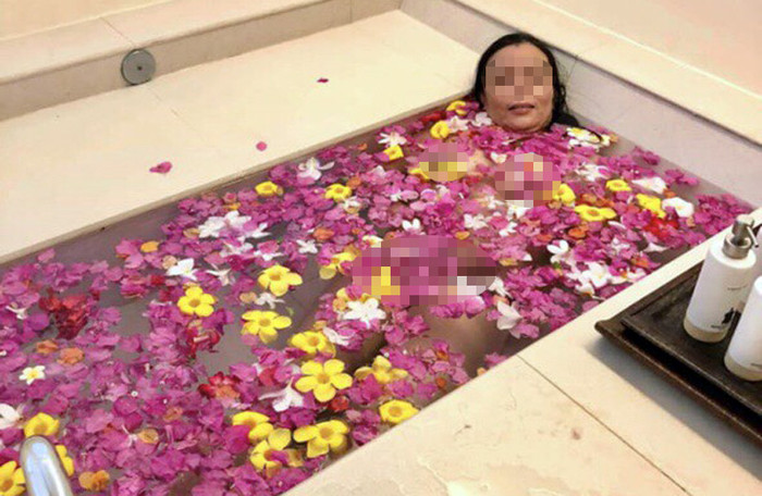 Nữ hiệu trưởng lộ ảnh nóng gây xôn xao trong giới giáo viên. (Ảnh: C.T.V) Nữ hiệu trưởng lộ ảnh nóng gây xôn xao trong giới giáo viên. (Ảnh: C.T.V)