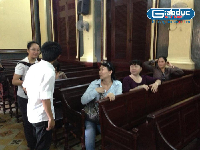 người nhà của các bị cáo có mặt tại phiên tòa