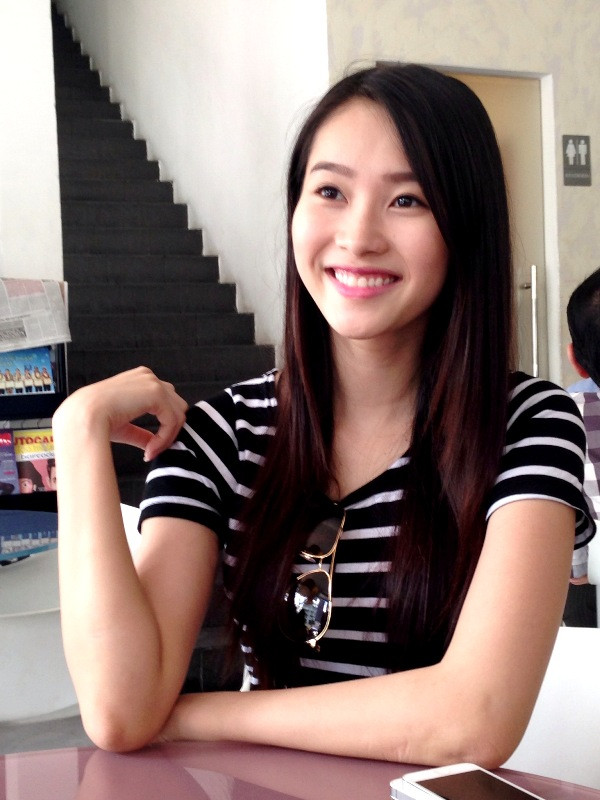 Nổi bật trên gương mặt của Thu Thảo là nụ cười rộng mở. Nổi bật trên gương mặt của Thu Thảo là nụ cười rộng mở.