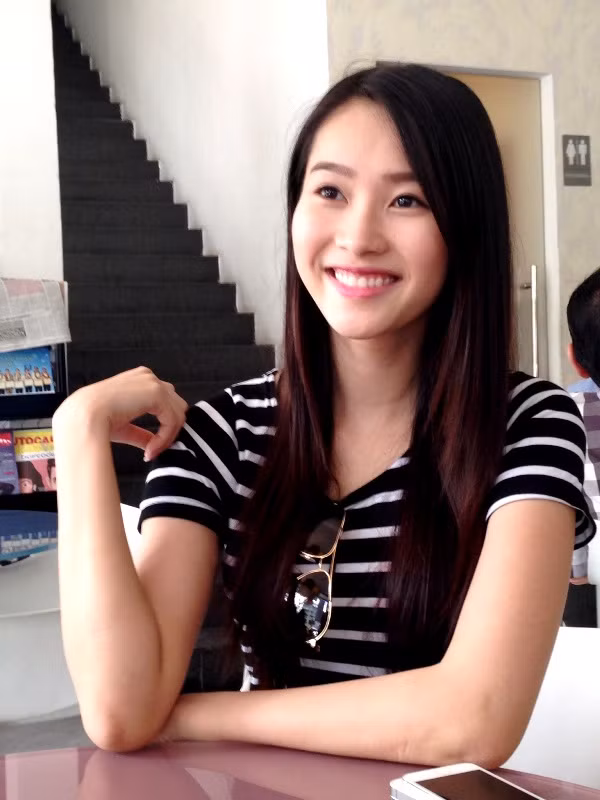 Nổi bật trên gương mặt của Thu Thảo là nụ cười rộng mở.