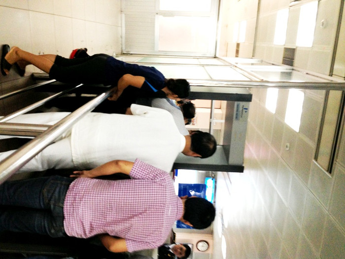 Thời gian để ông bước vào cửa lên máy bay khá chớp nhoáng, khoảng 3 phút.