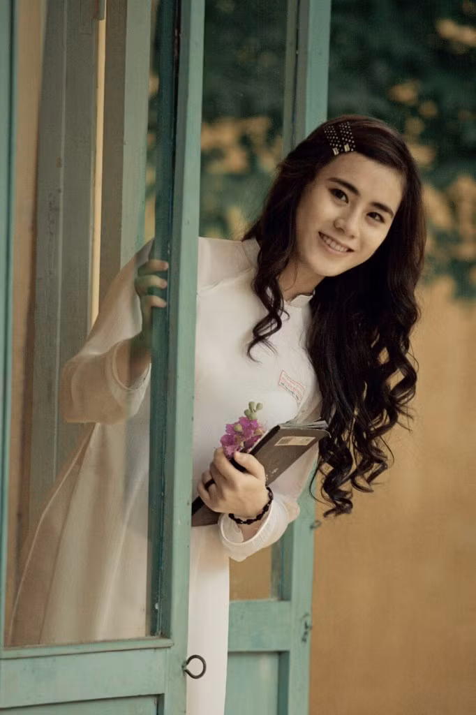 Hồ Thị Tuyết Trinh dẫn đầu Nữ sinh trong mơ 16/5 Hồ Thị Tuyết Trinh dẫn đầu Nữ sinh trong mơ 16/5