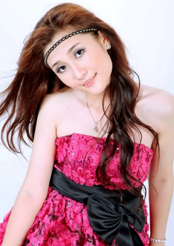 Thủy Tiên mang vẻ đẹp hiện đại, trẻ trung Thủy Tiên mang vẻ đẹp hiện đại, trẻ trung