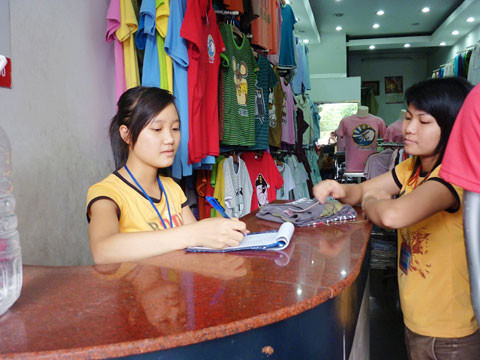 Sinh viên chúng tôi miệt mài tìm kiếm việc làm thêm