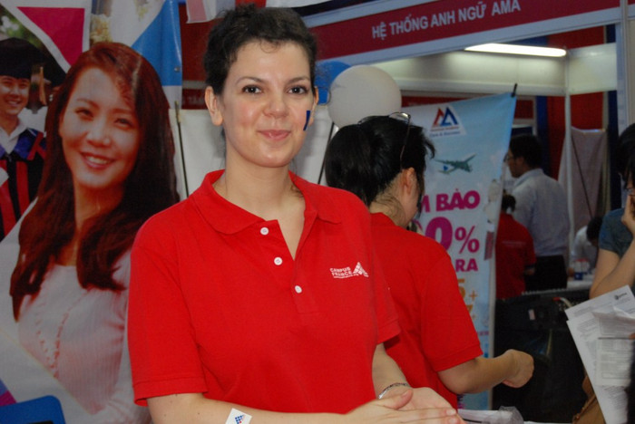 Mảng tư vấn với gần 20 gian trại tư vấn nghề, tư vấn kỹ năng mềm, phỏng vấn thử, lớp học kỹ năng, nâng cao vốn tiếng Anh… nhằm trang bị sinh viên những kinh nghiệm, kỹ năng cần thiết trong các ngành nghề cụ thể. Mảng tư vấn với gần 20 gian trại tư vấn nghề, tư vấn kỹ năng mềm, phỏng vấn thử, lớp học kỹ năng, nâng cao vốn tiếng Anh… nhằm trang bị sinh viên những kinh nghiệm, kỹ năng cần thiết trong các ngành nghề cụ thể.