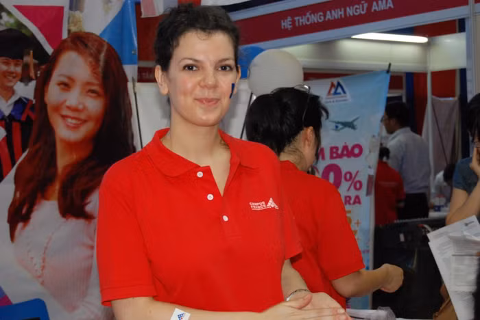 Mảng tư vấn với gần 20 gian trại tư vấn nghề, tư vấn kỹ năng mềm, phỏng vấn thử, lớp học kỹ năng, nâng cao vốn tiếng Anh… nhằm trang bị sinh viên những kinh nghiệm, kỹ năng cần thiết trong các ngành nghề cụ thể.