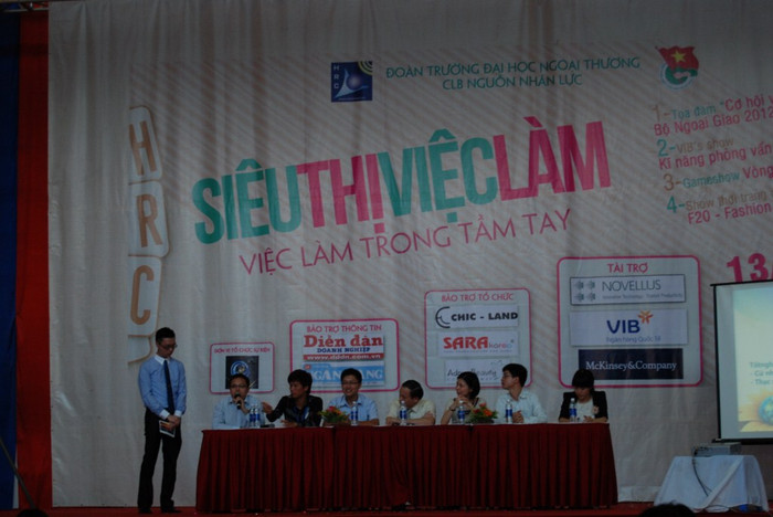 Ngày 13/5, siêu thị việc làm 2012 được tổ chức tại Trung tâm Hội chợ Triển lãm Giảng Võ, với sự tham gia của 50 doanh nghiệp trong khối tài chính, ngân hàng, kinh doanh… Ngày 13/5, siêu thị việc làm 2012 được tổ chức tại Trung tâm Hội chợ Triển lãm Giảng Võ, với sự tham gia của 50 doanh nghiệp trong khối tài chính, ngân hàng, kinh doanh…