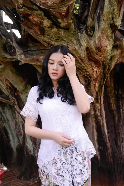 Không chỉ là một người nổi tiếng trong giới showbiz, Lý Nhã Kỳ còn được biết đến với vai trò là bà chủ của cửa hàng kim cương và thời trang lớn tại Việt Nam Không chỉ là một người nổi tiếng trong giới showbiz, Lý Nhã Kỳ còn được biết đến với vai trò là bà chủ của cửa hàng kim cương và thời trang lớn tại Việt Nam