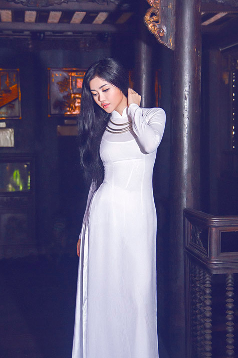 Julia Hồ đăng quang ngôi vị Hoa hậu Thế giới người Việt năm 2012.