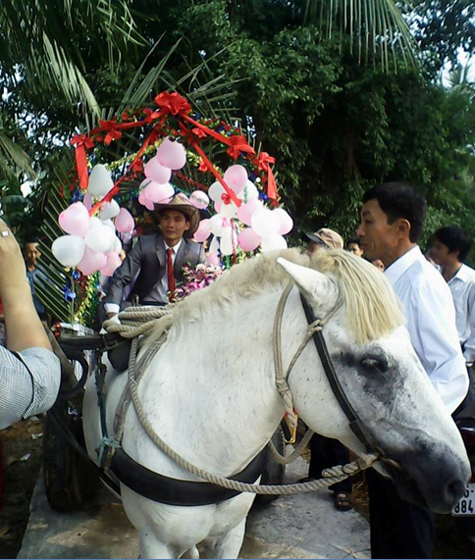 Xe chuẩn bị xuất phát lúc 8h30ph sáng bởi chú rể