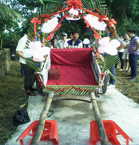 Xe ngựa đang được trang trí chuẩn bị lên đường