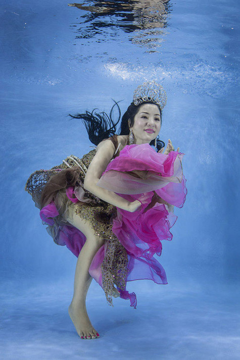 Trước đó, những hình ảnh khó đỡ với cách tạo dáng hài hước trong liveshow 'Xin lỗi, em chỉ là con quỷ' của danh hài khiến người xem cười nghiêng ngả Trước đó, những hình ảnh khó đỡ với cách tạo dáng hài hước trong liveshow 'Xin lỗi, em chỉ là con quỷ' của danh hài khiến người xem cười nghiêng ngả