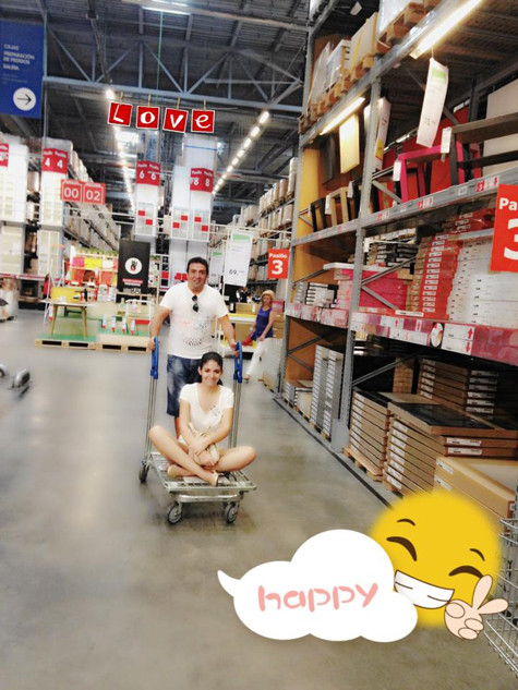 Bức ảnh đầu tiên Andrea và bố chia sẻ trên trang cá nhân cho thấy, cô đang rất hạnh phúc bên gia đình của mình: "Cho tôi 1 vé trở về tuổi thơ...Rong chơi hát ca như ngày còn là một cô bé...